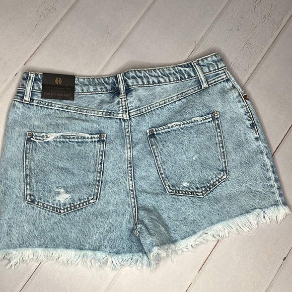 NWT - House of Harlow 1960 High Rise Mom Short - Size 29 - Picture 4 of 5